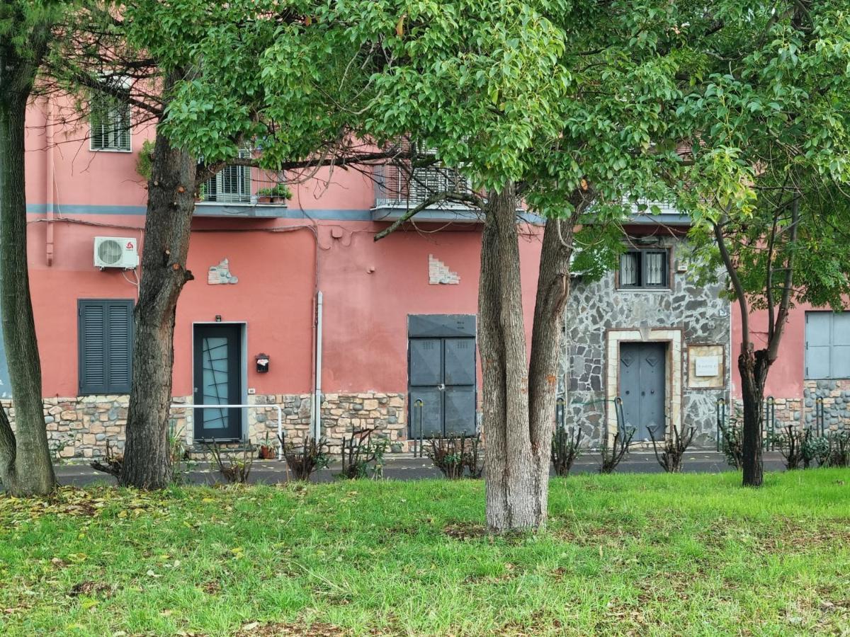 La Tana Del Viaggiatore, Parcheggio Gratuito เนเปิลส์ ภายนอก รูปภาพ